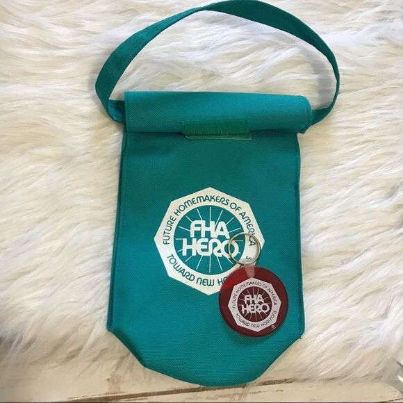 🦩 FHA HERO Lunchbag Keychain Future Homemakers of America - Picture 3 of 8